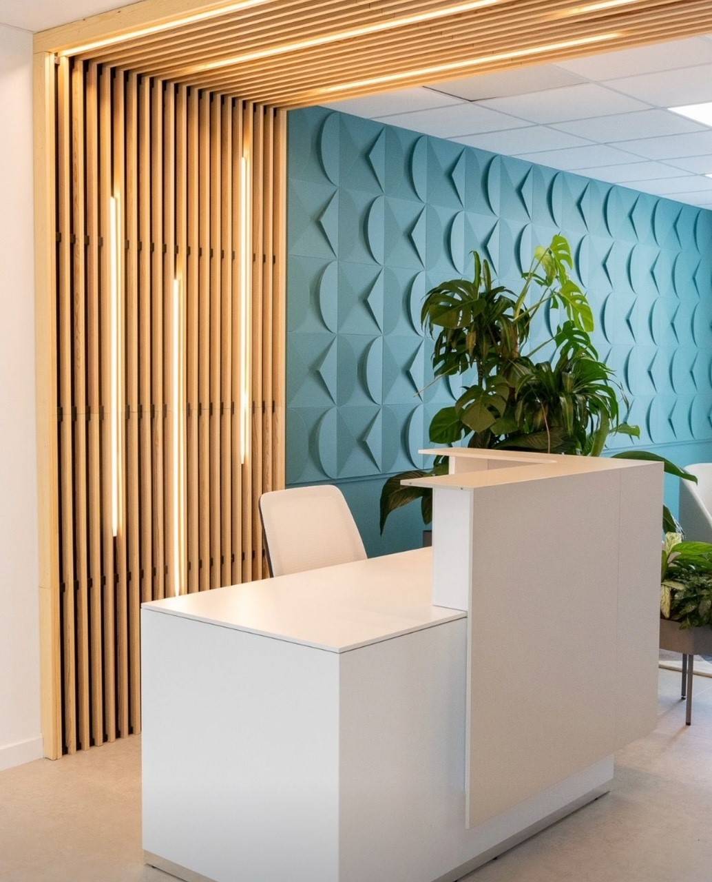 Création d'une bande de faux plafonds type claustra bois pour des bureaux à Montpellier - 34 Hérault