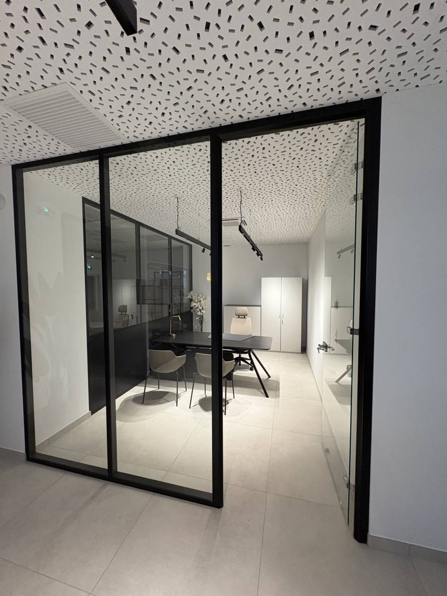 Création de bureaux modernes avec cloisons vitrées toute hauteur
