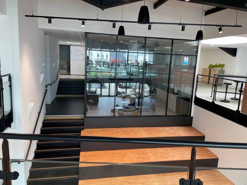 Entreprise professionnel dans la pose de cloisons modulaires