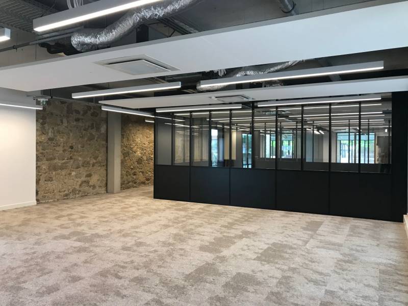 Réalisation de cloisons vitrées type Atelier dans des bureaux à Montpellier