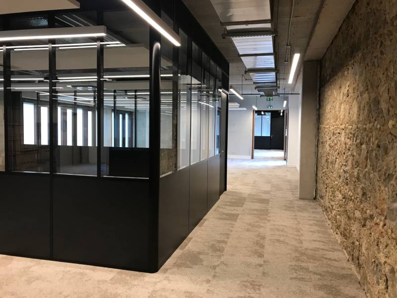 Réalisation de cloisons vitrées type Atelier dans des bureaux à Montpellier