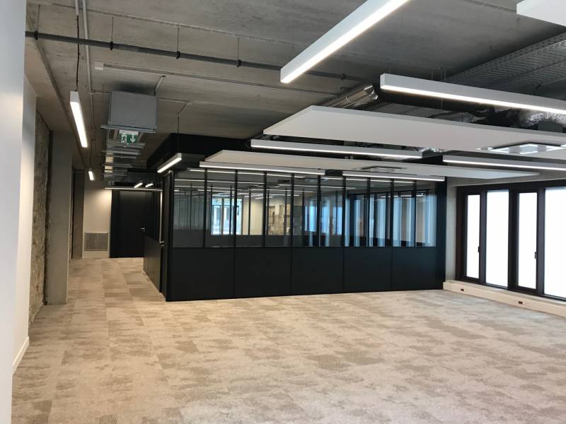 Réalisation de cloisons vitrées type Atelier dans des bureaux à Montpellier