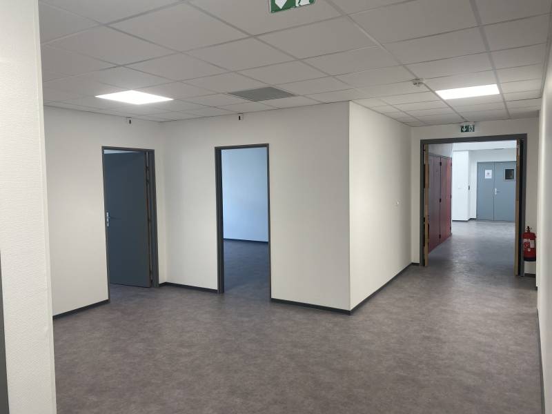 Cloisonnement en plâtre et coupe-feu dans un immeuble de bureaux à Montpellier