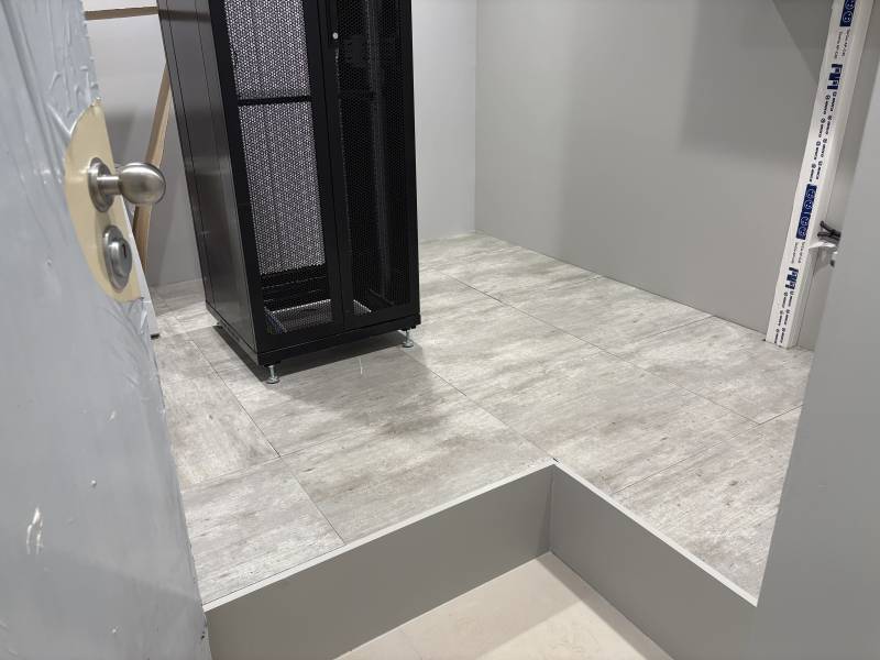 Pose de plancher surélevé pour salle serveur à Toulon