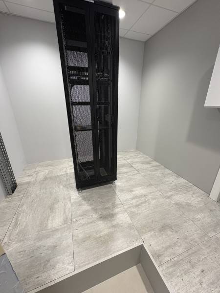 Réalisation de plancher technique informatique en bâtiment à Toulon