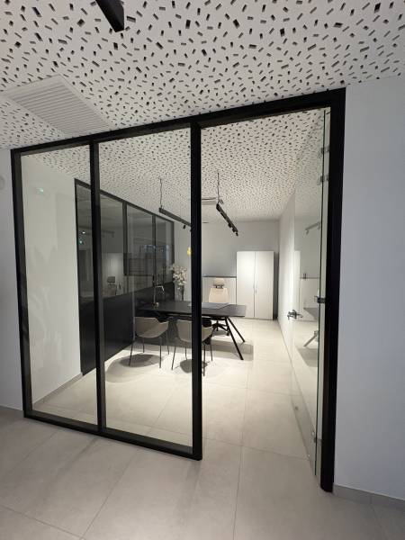 Création de bureaux modernes avec cloisons vitrées toute hauteur