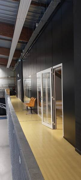 Pose de cloison en aluminium pour locaux grande hauteur à Toulouse