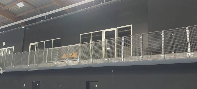 Installation de cloison grande hauteur en aluminium à Toulouse