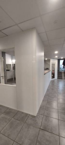 Installation de cloisons aluminium sur mesure dans le Gard – Vergèze